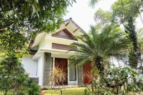 Family Only Homey Villa with Mountain View - De Reiz Cemara 3BR